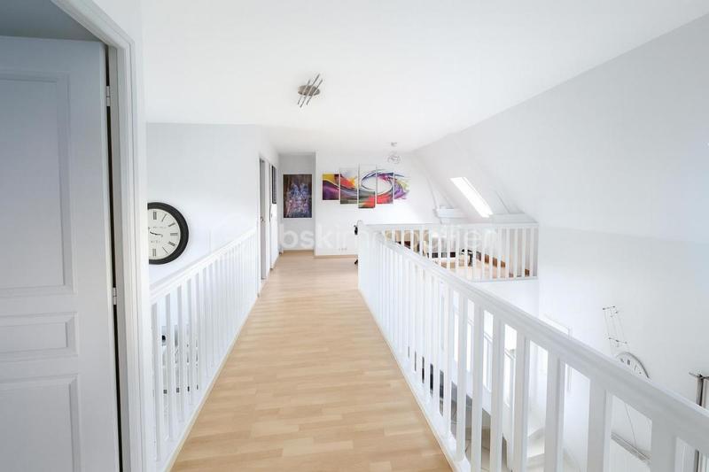 Propriété - 223 m² - 9 pièces