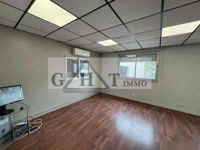 Entrepôt - 1 650 m²