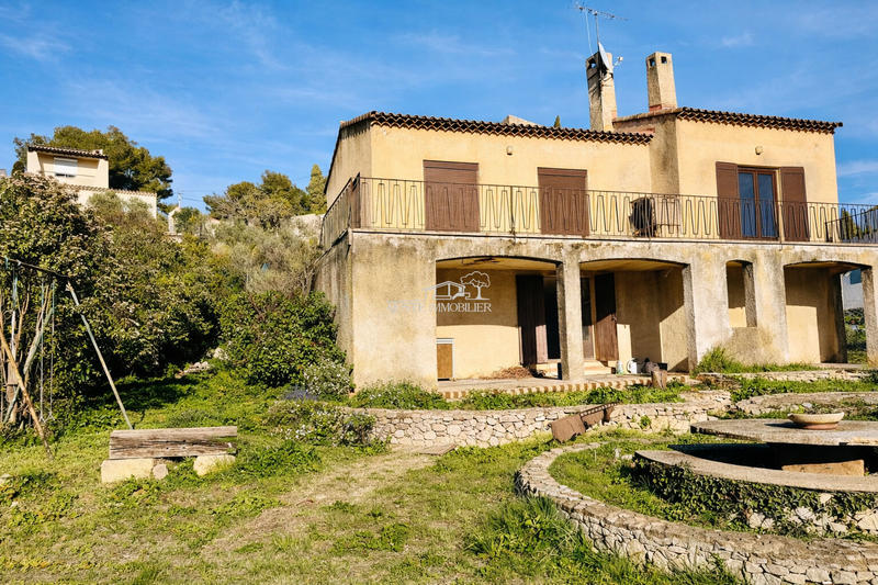 Maison - 260 m² - 5 pièces