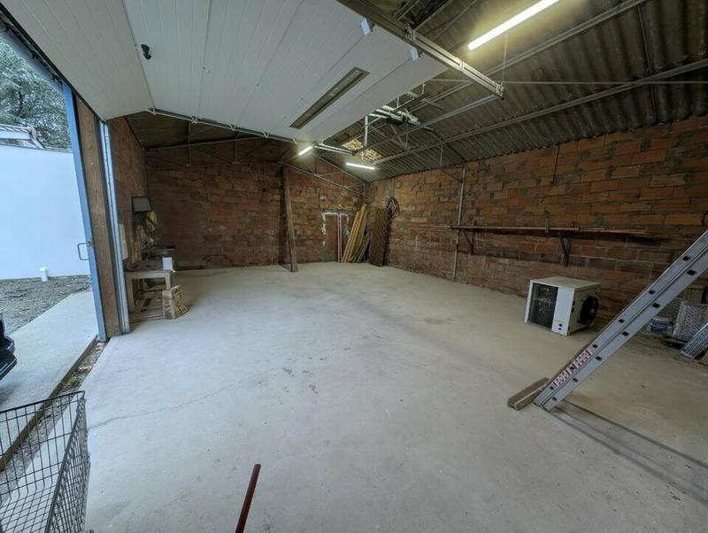 Local d'activité / Entrepôt - 135 m²