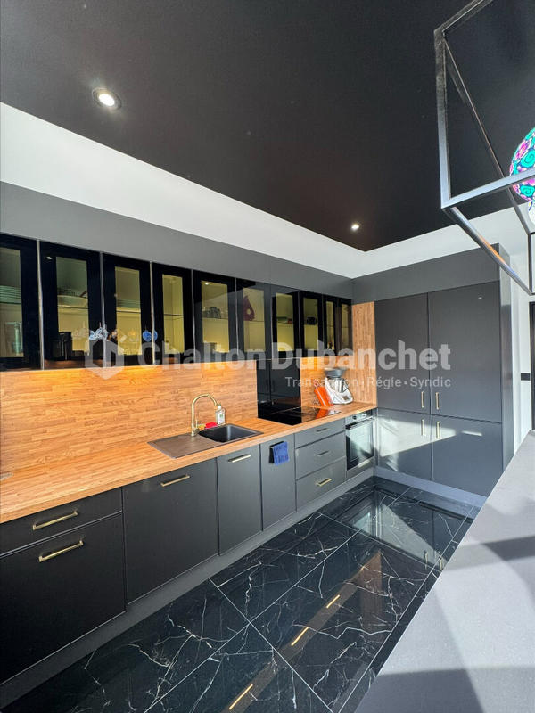 Appartement - 80 m² - 3 pièces