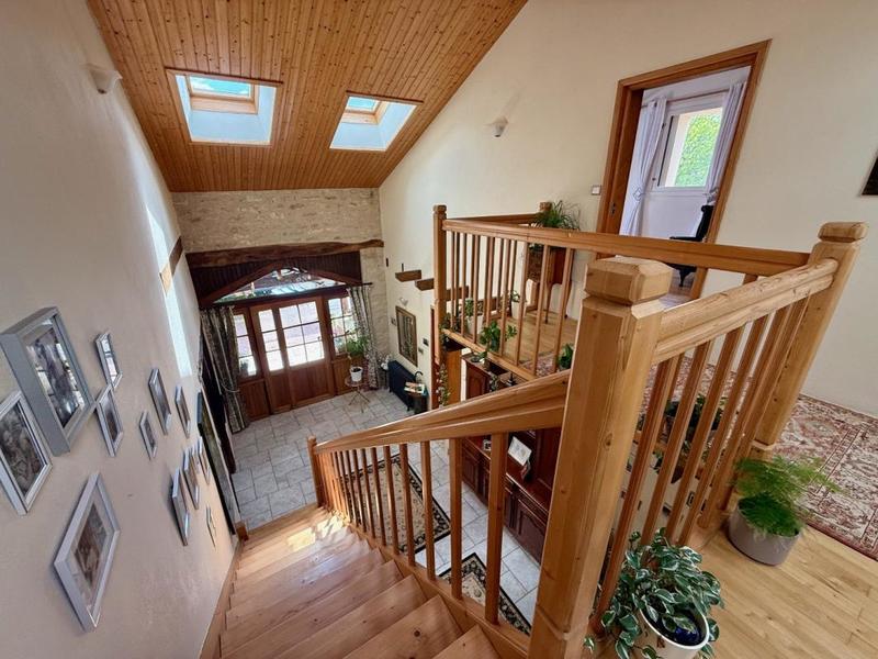 Maison - 214 m² - 8 pièces