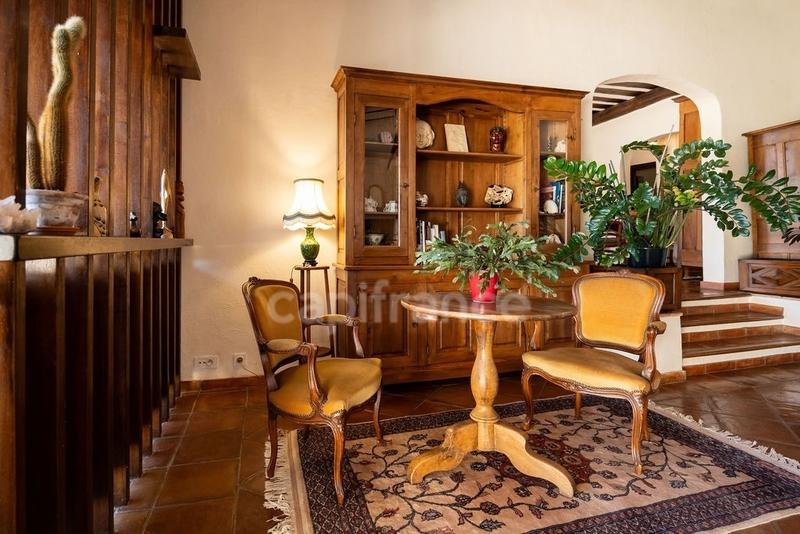 Maison - 202 m² - 7 pièces