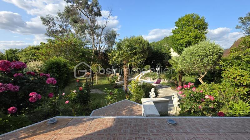 Maison - 262 m² - 8 pièces