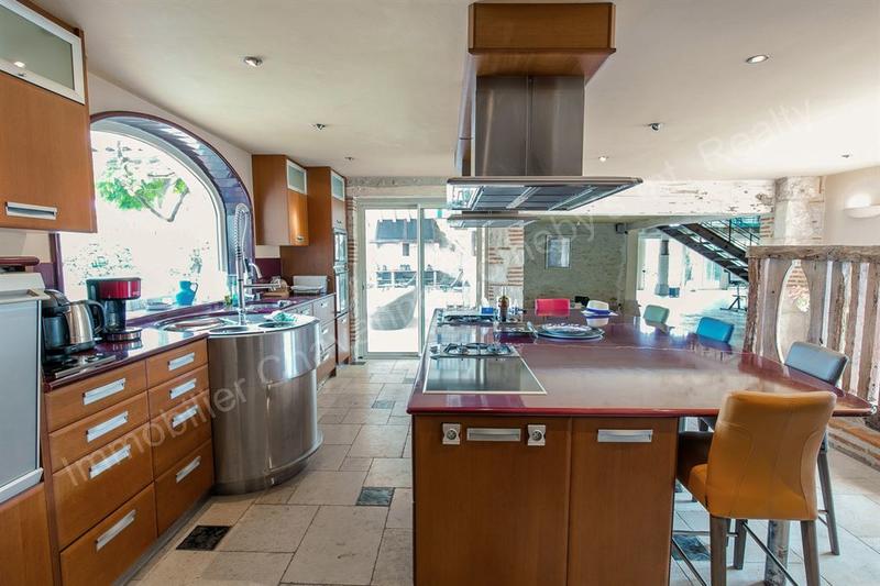 Maison - 850 m² - 10 pièces