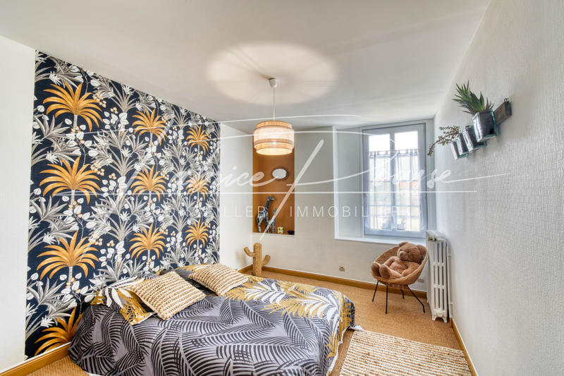 Maison - 203 m² - 7 pièces