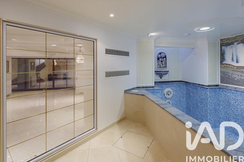 Maison - 296 m² - 10 pièces