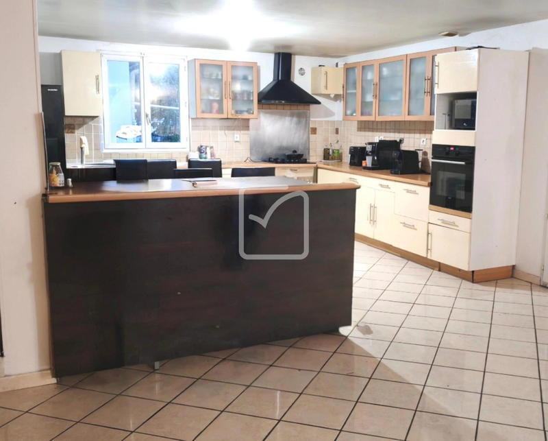 Maison - 236 m² - 7 pièces