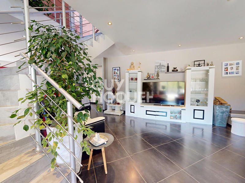 Maison - 268 m² - 9 pièces