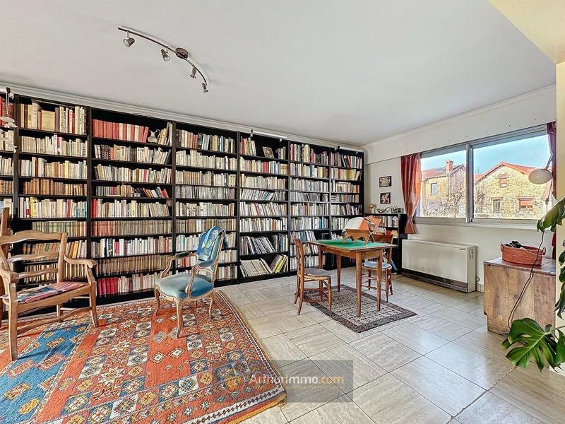 Maison - 236 m² - 11 pièces