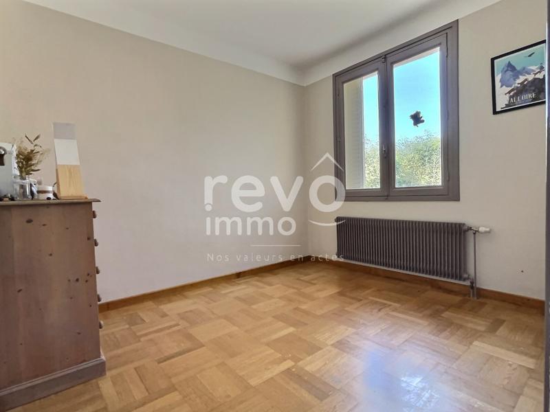 Maison - 223 m² - 8 pièces