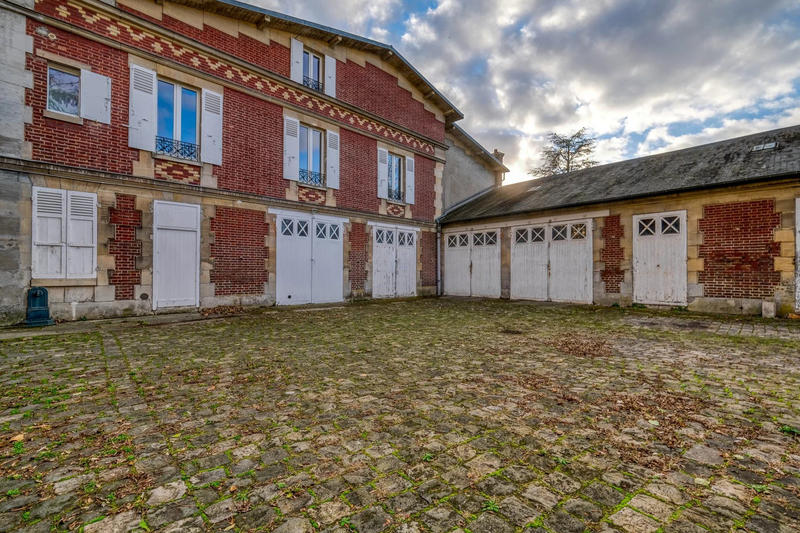 Maison - 500 m² - 14 pièces