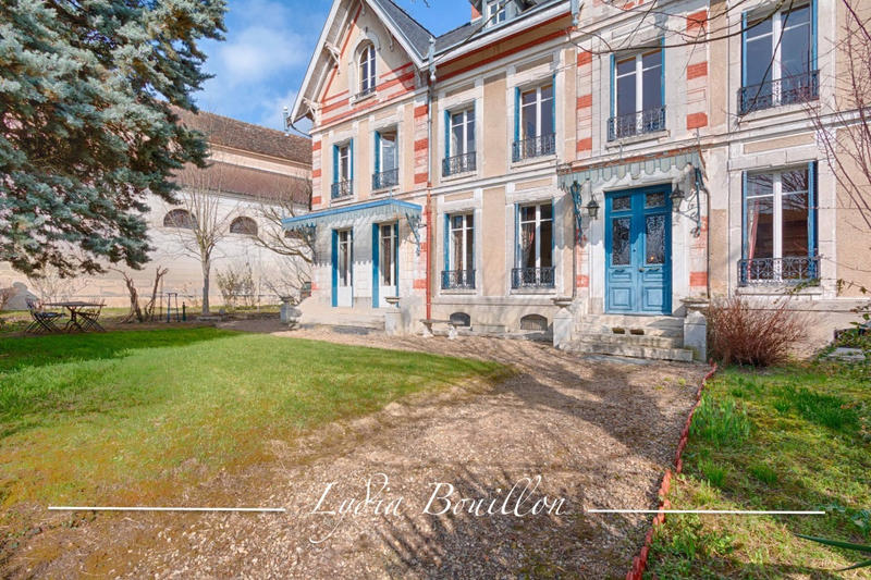 Propriété - 395 m² - 14 pièces