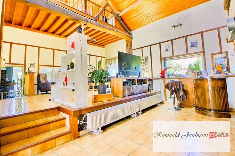 Maison - 256 m² - 8 pièces