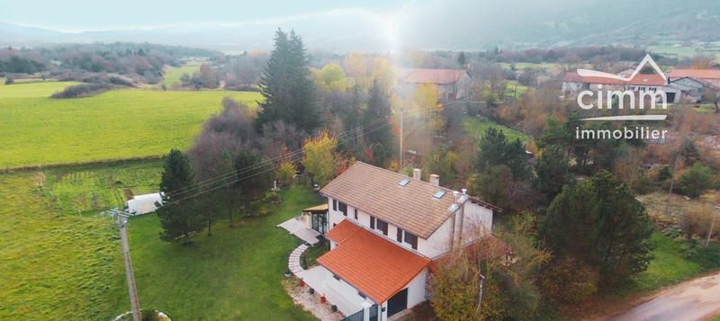 Maison - 215 m² - 7 pièces