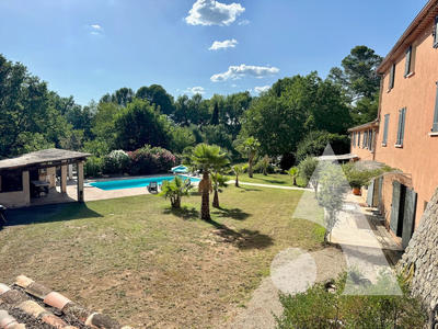 Maison - 470 m² - 17 pièces