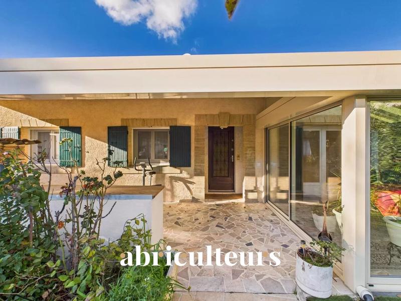 Maison - 232 m² - 8 pièces