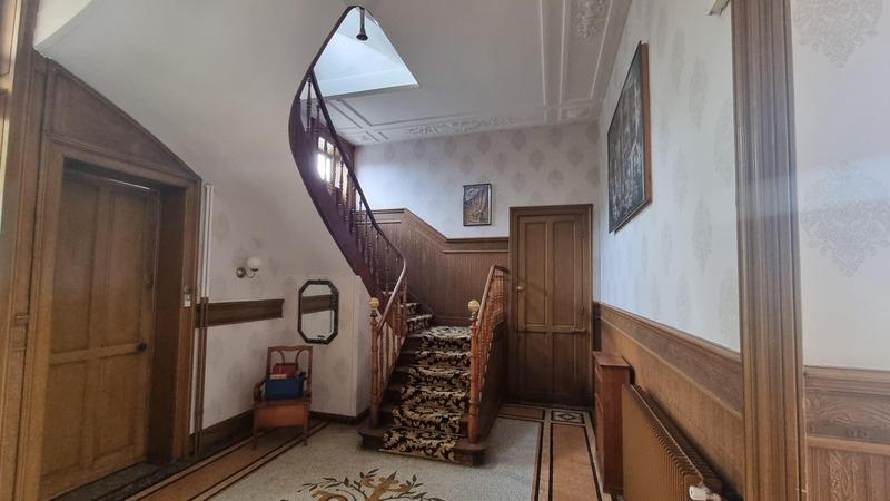 Maison bourgeoise - 250 m² - 11 pièces