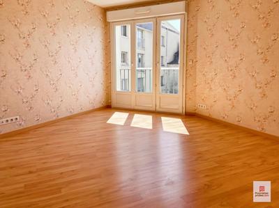 Appartement - 85 m² - 5 pièces