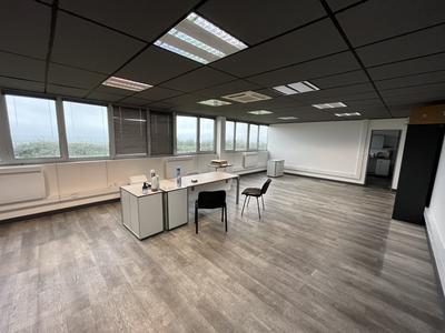 Entrepôt - 3 600 m² - 10 pièces