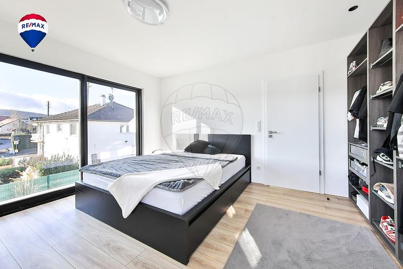 Maison - 348 m² - 7 pièces