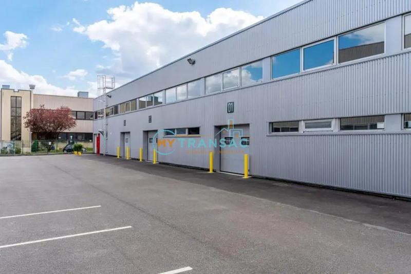 Local d'activité / Entrepôt - 2 361 m²