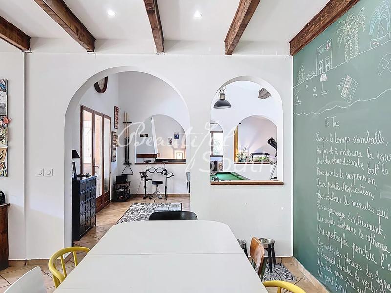 Gîte - 647 m² - 16 pièces