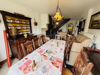 Maison - 134 m² - 9 pièces
