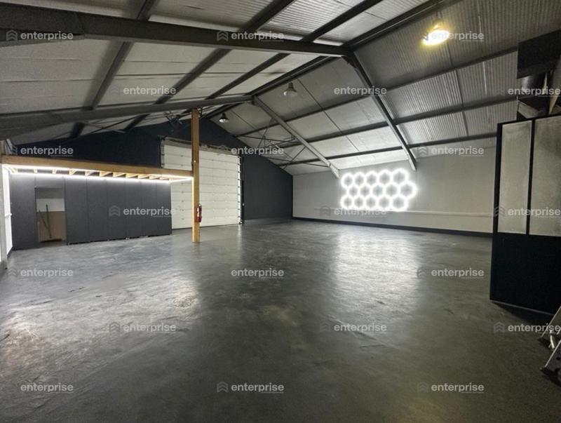 Local d'activité / Entrepôt - 536 m²