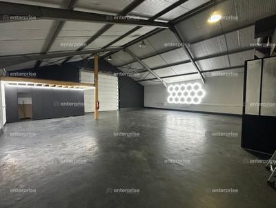 Local d'activité / Entrepôt - 536 m²