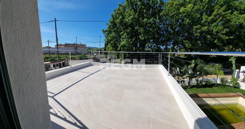 Maison - 105 m² - 4 pièces