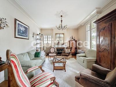 Maison - 305 m² - 9 pièces