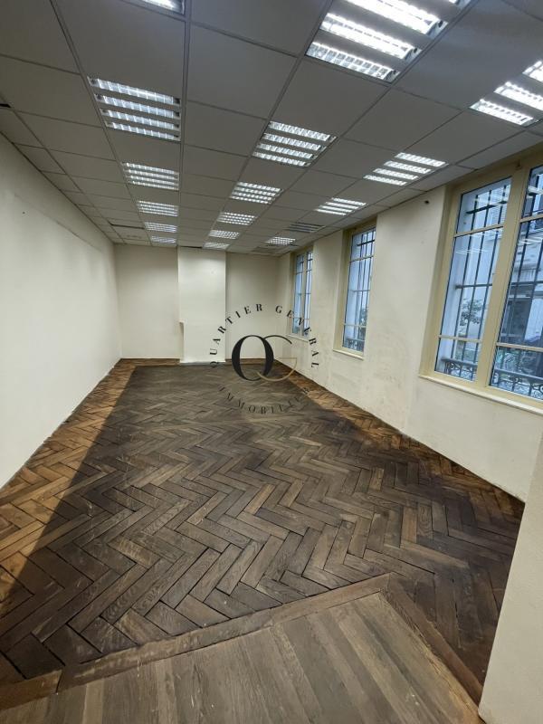 Local commercial - 128 m² - 3 pièces