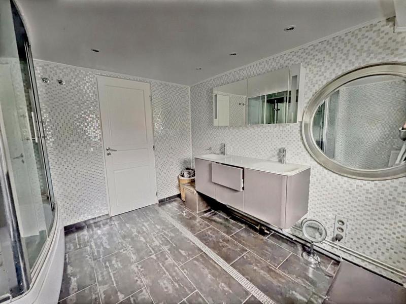 Maison - 230 m² - 15 pièces