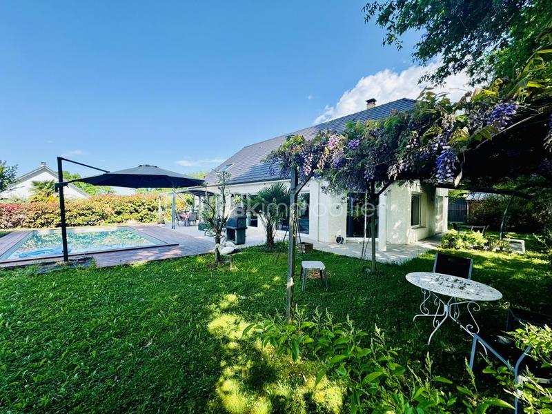 Maison - 230 m² - 7 pièces