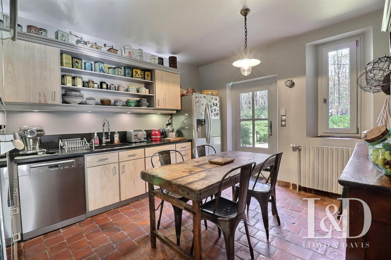 Maison - 303 m² - 10 pièces