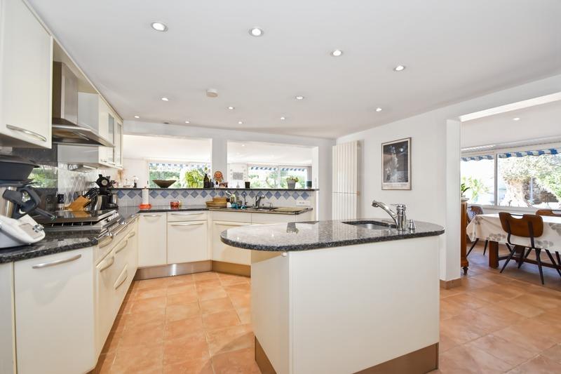 Villa - 227 m² - 10 pièces