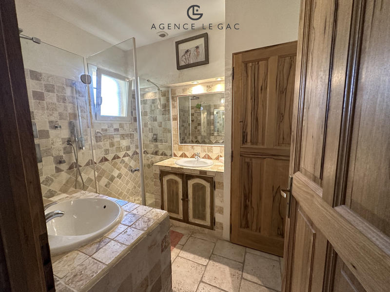 Villa - 317 m² - 7 pièces