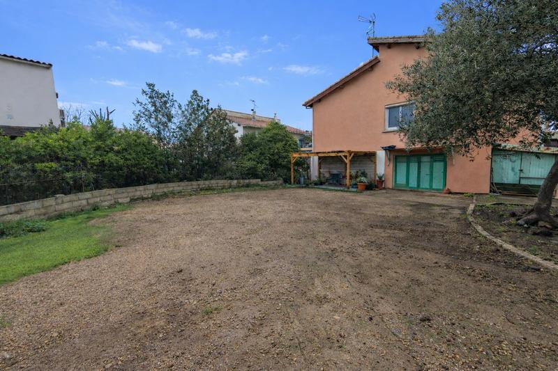 Maison traditionnelle - 210 m² - 5 pièces