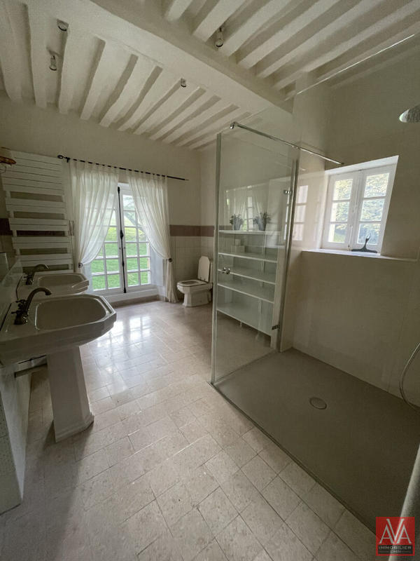 Maison - 335 m² - 10 pièces