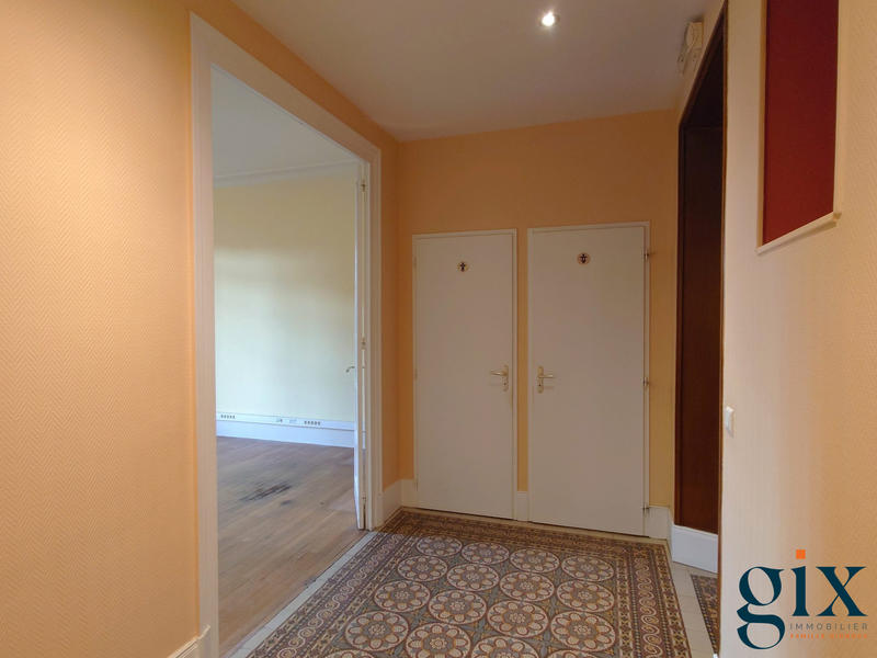 Appartement - 255 m² - 10 pièces