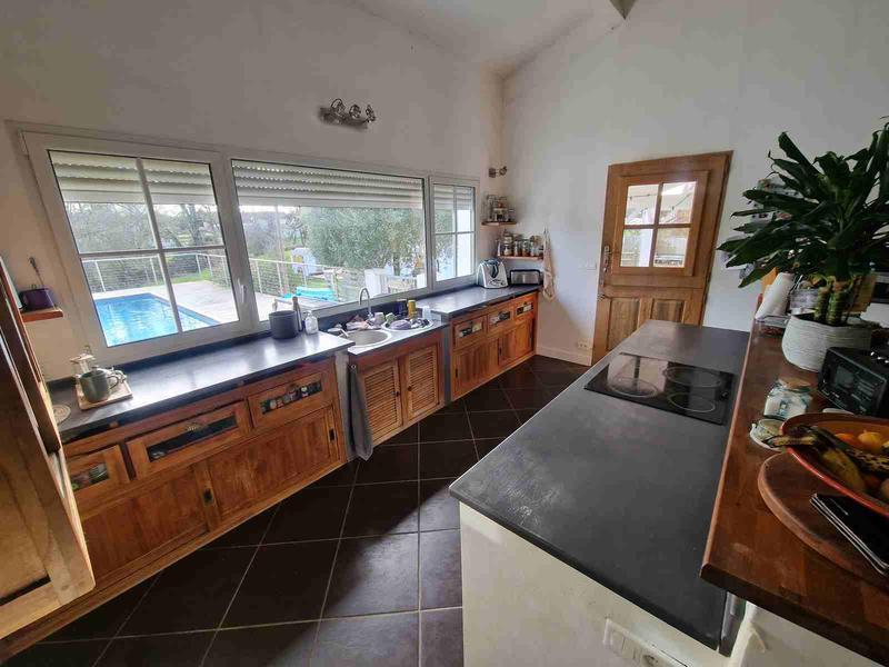 Maison - 228 m² - 5 pièces