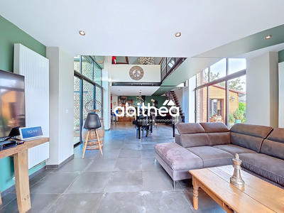 Maison - 270 m² - 9 pièces