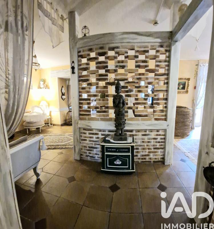 Maison - 1 300 m² - 20 pièces