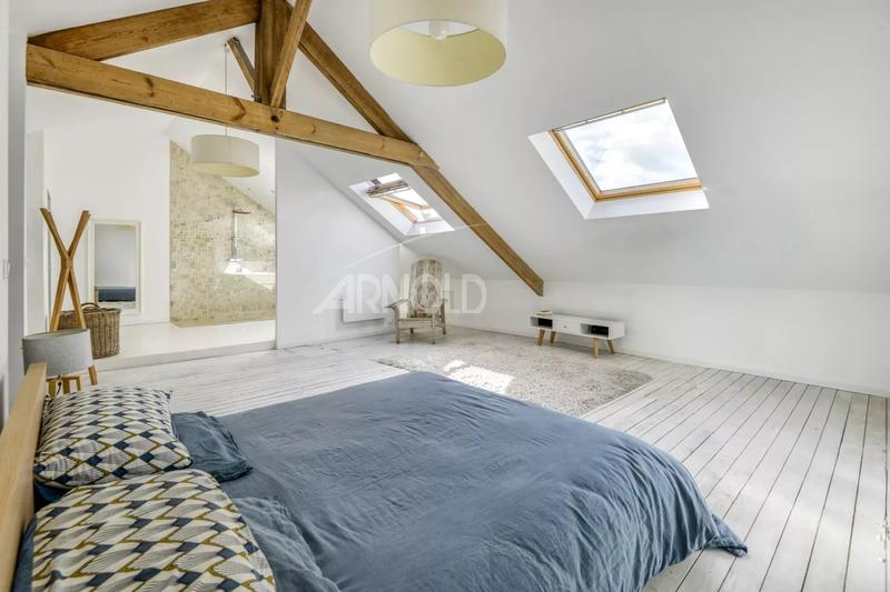 Maison - 198 m² - 10 pièces