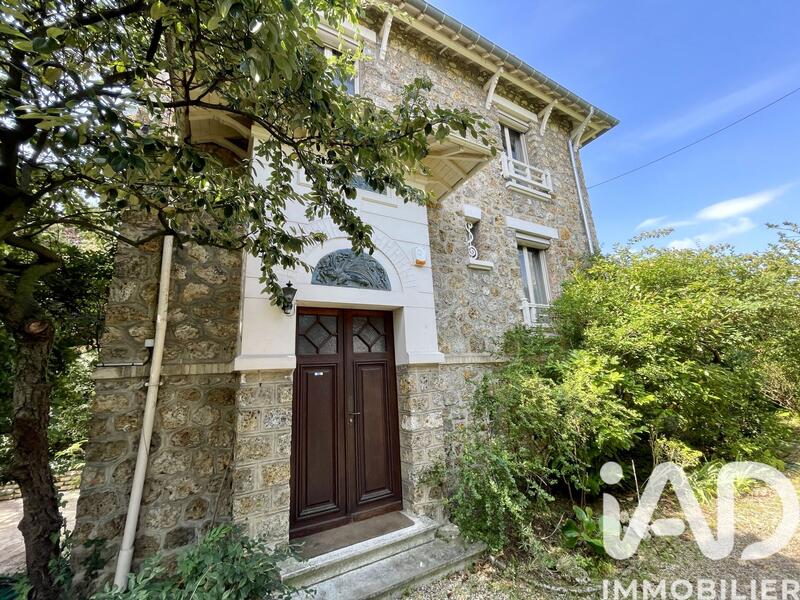 Maison - 205 m² - 9 pièces