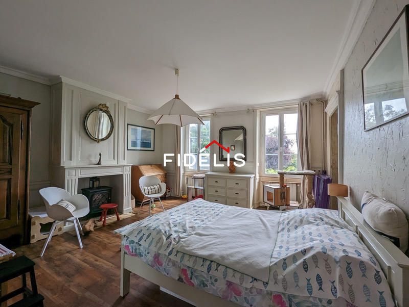 Maison - 327 m² - 11 pièces