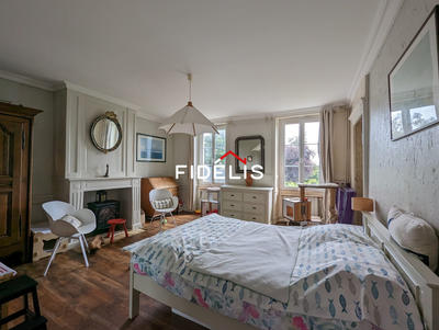 Maison - 327 m² - 11 pièces