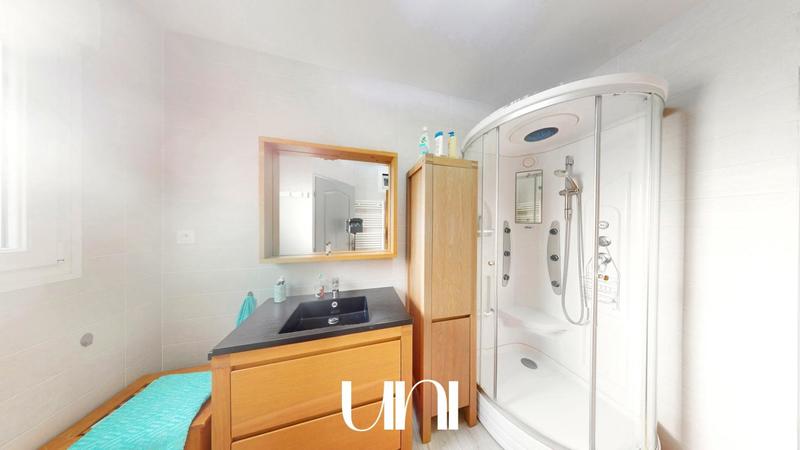 Maison - 247 m² - 7 pièces