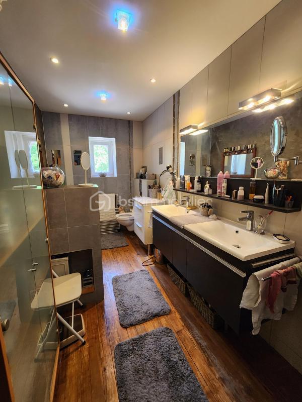 Maison en pierre - 250 m² - 7 pièces